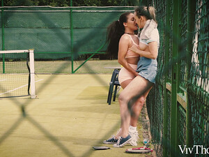 Теннисистки делают друг другу приятные куни в красивом порно