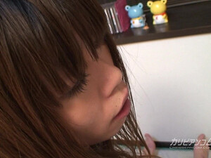 Молодая японка дала себя трахнуть в волосатую киску