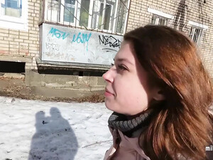 Сестра приехала к брату в гости и он трахнул ее в тот же день