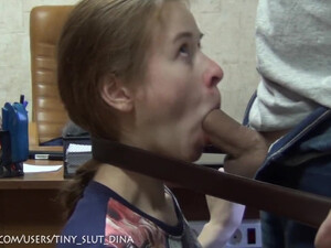 Препод жестко трахает глубоко в рот русскую студентку за пятерку на экзамене