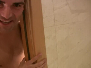 Ебля в туалете со шлюхой бразильской подругой.домашнее видео