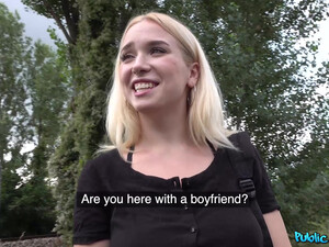 Русская студентка ебется с незнакомцем от первого лица за деньги