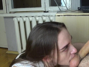 Русский мужик кончает в рот девке после глубокого минета