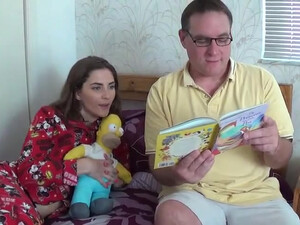 Порно видео где отец трахает свою дочь в пижаме перед сном