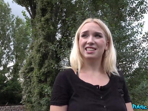 Русская студентка взяла у чешского пикапера деньги и отдалась на порку