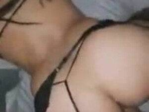Порно снятое на телефон как армянка берет в рот и трахается в пизду