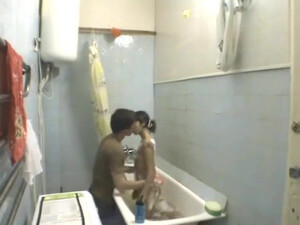 Домашний секс в ванной молодой пары из Казахстана