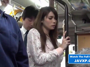 Японский секс в общественном автобусе с красивой азиаткой