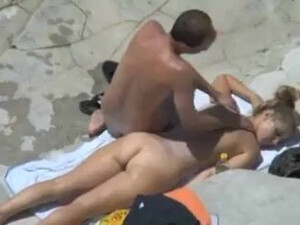 Секс пары на берегу