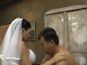 La Sposa Abusata (L'épouse des autres) [Scene 3, 2013].mkv