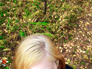 Рыжая студентка разделась в лесу чтобы трахаться с бойфрендом на камеру