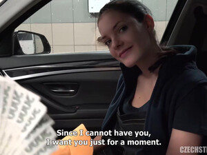 Молодая автомойщица за деньги помыла языком хуй водителя